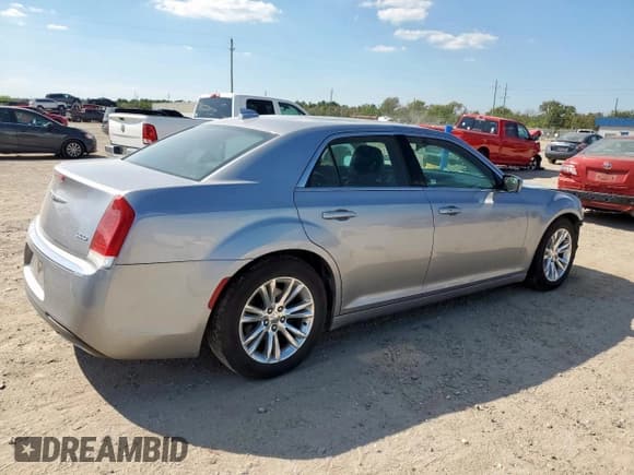 ✅ 2016 Chrysler 300 Touring • VIN: 2C3CCAAG2GH348950 • Lot: 86318445. Wystawiony na Copart z przebiegiem 239 219 mil. Bezpłatny archiwum sprzedaży aukcyjnych z USA i szczegółowy raport historii pojazdu na DreamBid. Zdjęcie 3.