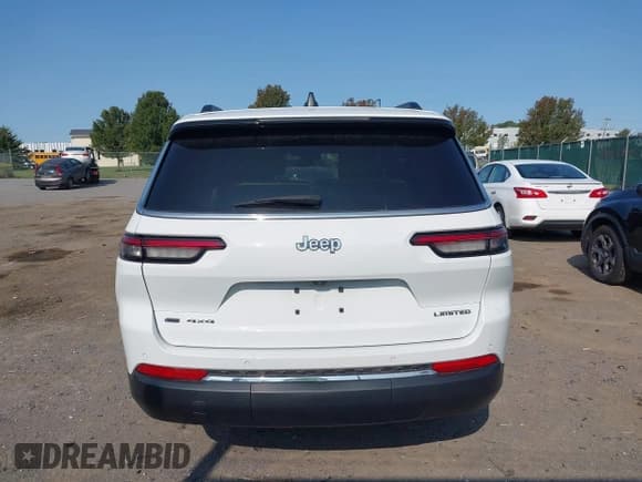 ✅ 2023 Jeep Grand Cherokee Limited • VIN: 1C4RJKBG3P8772286 • Lot: 42892651. Listed on IAAI with 31,432 mi. Free auction sales archive from the USA and detailed vehicle history report at DreamBid. Image 16.