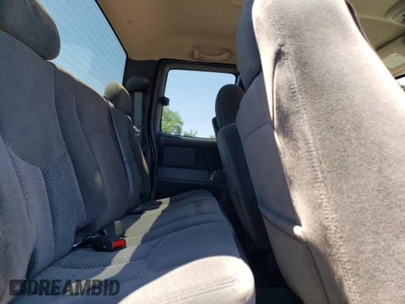 2006 Chevrolet Silverado 1500 LT2 z VIN 2GCEC19T461112054, wystawiony jako Copart lot #66900885 z przebiegiem 115 203 mil mil oraz Czysty tytuł • Clean title. Historia ofert i sprzedaży dostępna na DreamBid. Obrazek 10.