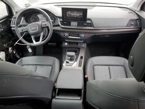 ✅ 2024 Audi Q5 Premium • VIN: WA1ABAFY3R2088765 • Лот: 90124635. Опубликован ранее на Copart с пробегом 30 624 миль. Бесплатный доступ к архиву аукционных продаж из США и подробный отчёт об истории автомобиля на DreamBid. Изображение 8.