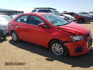 2019 Chevrolet Sonic LT z VIN 1G1JD5SB0K4124634, wystawiony jako Copart lot #65480134 z przebiegiem 44 836 mil mil oraz Szkoda całkowita • Salvage title. Historia ofert i sprzedaży dostępna na DreamBid. Obrazek 4.