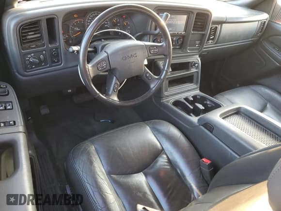 ✅ 2004 GMC Sierra 1500 • VIN: 1GTJC39154E209557 • Lot: 83349954. Wystawiony na Copart z przebiegiem 91 855 mil. Bezpłatny archiwum sprzedaży aukcyjnych z USA i szczegółowy raport historii pojazdu na DreamBid. Zdjęcie 8.