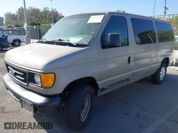 ✅ 2003 Ford Econoline Passenger XL • VIN: 1FBNE31L43HB40208 • Лот: 43653175. Опубликован ранее на IAAI с пробегом 202 866 миль. Бесплатный доступ к архиву аукционных продаж из США и подробный отчёт об истории автомобиля на DreamBid. Изображение 2.