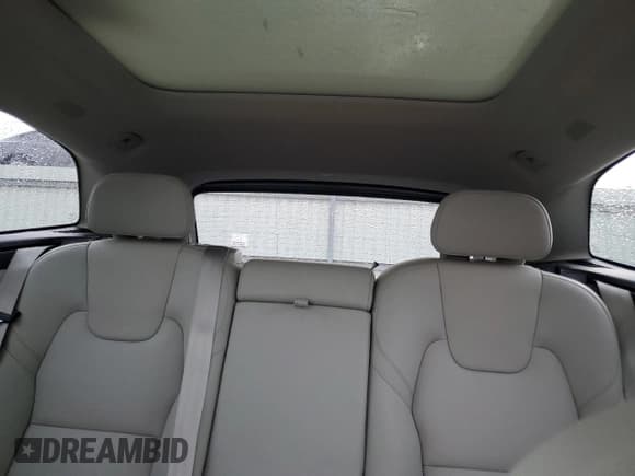 ✅ 2024 Volvo XC60 Plus Dark Theme • VIN: YV4H60DL4R1873955 • Lot: 58565375. Listed on Copart with 11,190 mi. Free auction sales archive from the USA and detailed vehicle history report at DreamBid. Image 10.