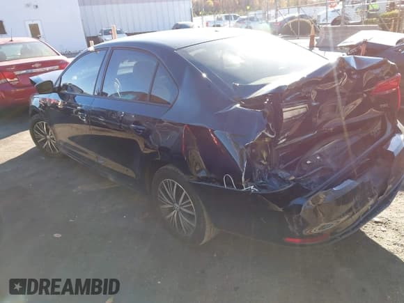 ✅ 2018 Volkswagen Jetta SE • VIN: 3VWDB7AJ2JM211529 • Lot: 43686886. Listed on IAAI with 83,249 mi. Free auction sales archive from the USA and detailed vehicle history report at DreamBid. Image 3.