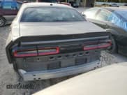 ✅ 2022 Dodge Challenger SXT • VIN: 2C3CDZAG2NH211886 • Lot: 76064993. Wystawiony na Copart z przebiegiem 15 220 mil. Bezpłatny archiwum sprzedaży aukcyjnych z USA i szczegółowy raport historii pojazdu na DreamBid. Zdjęcie 6.