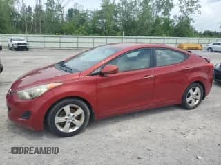 2013 Hyundai Elantra GLS z VIN KMHDH4AE3DU766584, wystawiony jako Copart lot #63911625 z przebiegiem 118 823 mil mil oraz Czysty tytuł • Clean title. Historia ofert i sprzedaży dostępna na DreamBid. Obrazek 1.