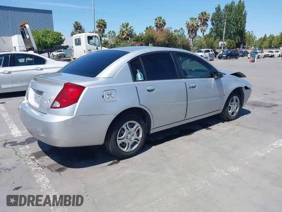 2004 Saturn ION ION 2 z VIN 1G8AJ52F44Z206921, wystawiony jako IAAI lot #42395938 z przebiegiem 129 558 mil mil oraz . Historia ofert i sprzedaży dostępna na DreamBid. Obrazek 4.