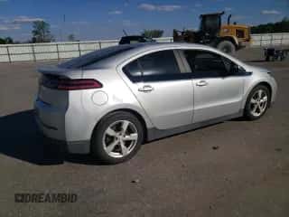 2015 Chevrolet Volt z VIN 1G1RA6E44FU113169, wystawiony jako Copart lot #49412274 z przebiegiem 121 177 mil mil oraz . Historia ofert i sprzedaży dostępna na DreamBid. Obrazek 3.