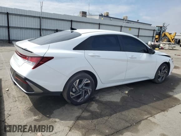 ✅ 2025 Hyundai Elantra SEL Sport • VIN: KMHLM4DG1SU993984 • Lot: 81592165. Listed on Copart with 7,163 mi. Free auction sales archive from the USA and detailed vehicle history report at DreamBid. Image 3.