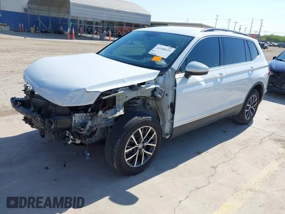 ✅ 2020 Volkswagen Tiguan SE • VIN: 3VV3B7AX1LM083467 • Lot: 43348115. Listed on IAAI with 47,675 mi. Free auction sales archive from the USA and detailed vehicle history report at DreamBid. Image 19.