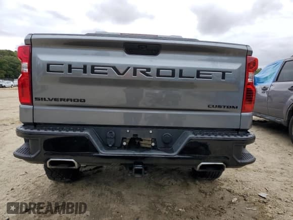 ✅ 2020 Chevrolet Silverado 1500 Custom Trail Boss • VIN: 3GCPYCEFXLG441818 • Lot: 72319814. Wystawiony na Copart z przebiegiem 63 328 mil. Bezpłatny archiwum sprzedaży aukcyjnych z USA i szczegółowy raport historii pojazdu na DreamBid. Zdjęcie 6.