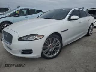 ✅ 2017 Jaguar XJ • VIN: SAJWJ1CD7H8W03828 • Lot: 74875974. Wystawiony na Copart z przebiegiem 101 972 mil. Bezpłatny archiwum sprzedaży aukcyjnych z USA i szczegółowy raport historii pojazdu na DreamBid. Zdjęcie 1.