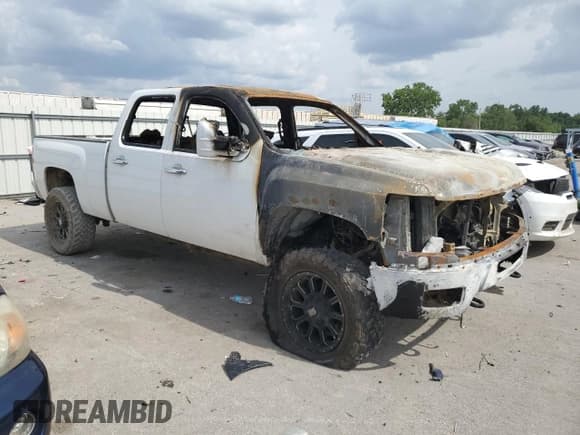 ✅ 2012 Chevrolet Silverado 2500HD LT • VIN: 1GC1KXC83CF135161 • Lot: 60626905. Wystawiony na Copart z przebiegiem Nie podano. Bezpłatny archiwum sprzedaży aukcyjnych z USA i szczegółowy raport historii pojazdu na DreamBid. Zdjęcie 4.