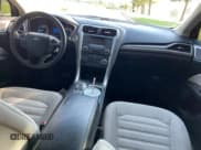 ✅ 2018 Ford Fusion S • VIN: 3FA6P0G75JR129643 • Lot: 92735055. Wystawiony na Copart z przebiegiem 178 047 mil. Bezpłatny archiwum sprzedaży aukcyjnych z USA i szczegółowy raport historii pojazdu na DreamBid. Zdjęcie 9.