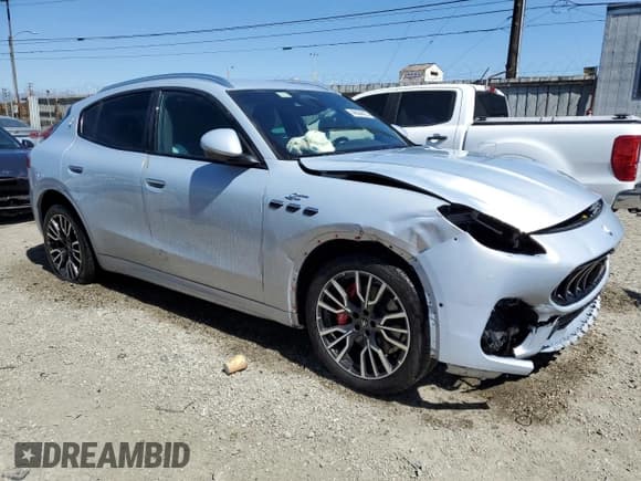 ✅ 2023 Maserati Grecale GT • VIN: ZN682AVA5P7438873 • Лот: 49884085. Опубликован ранее на Copart с пробегом 3 391 миль. Бесплатный доступ к архиву аукционных продаж из США и подробный отчёт об истории автомобиля на DreamBid. Изображение 4.