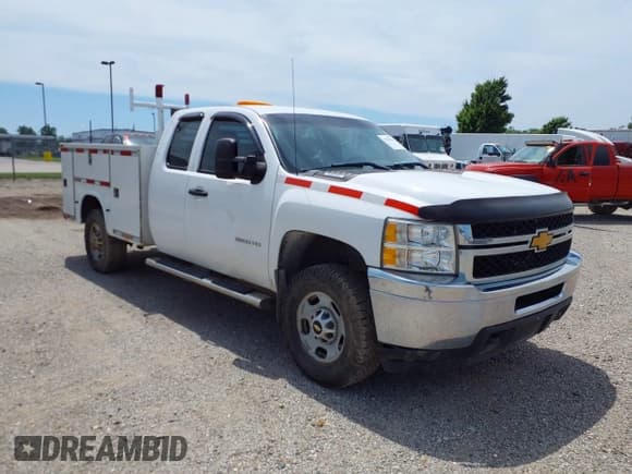 ✅ 2013 Chevrolet Silverado 2500HD • VIN: 1GB2KVCG3DZ319164 • Lot: 42796361. Wystawiony na IAAI z przebiegiem 267 872 mil. Bezpłatny archiwum sprzedaży aukcyjnych z USA i szczegółowy raport historii pojazdu na DreamBid. Zdjęcie 1.