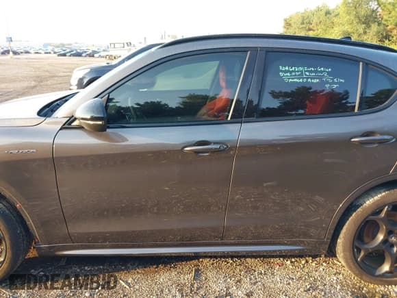 ✅ 2022 Alfa Romeo Stelvio Ti • VIN: ZASPAKBN6N7D44373 • Lot: 42887825. Wystawiony na IAAI z przebiegiem 28 945 mil. Bezpłatny archiwum sprzedaży aukcyjnych z USA i szczegółowy raport historii pojazdu na DreamBid. Zdjęcie 15.