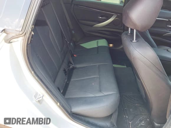 ✅ 2018 BMW 3 Series 330i xDrive • VIN: WBA8Z9C54JG828210 • Lot: 42468521. Wystawiony na IAAI z przebiegiem 72 741 mil. Bezpłatny archiwum sprzedaży aukcyjnych z USA i szczegółowy raport historii pojazdu na DreamBid. Zdjęcie 8.