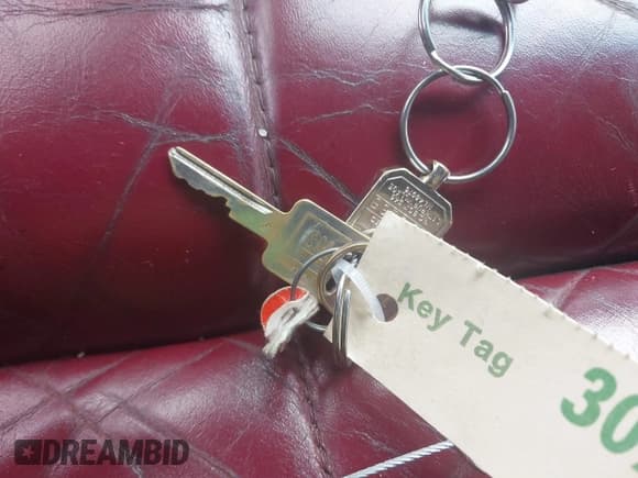 ✅ 1988 Cadillac DeVille • VIN: 1G6CD5159J4301436 • Lot: 42018046. Wystawiony na IAAI z przebiegiem 227 421 mil. Bezpłatny archiwum sprzedaży aukcyjnych z USA i szczegółowy raport historii pojazdu na DreamBid. Zdjęcie 11.