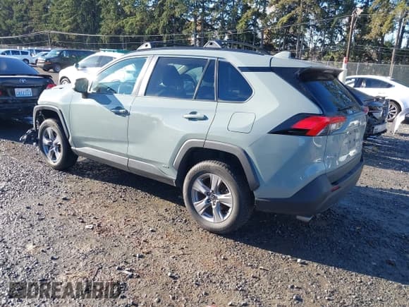 ✅ 2022 Toyota RAV4 Hybrid XLE • VIN: 4T3RWRFVXNU051599 • Lot: 43699947. Wystawiony na IAAI z przebiegiem 43 533 mil. Bezpłatny archiwum sprzedaży aukcyjnych z USA i szczegółowy raport historii pojazdu na DreamBid. Zdjęcie 3.