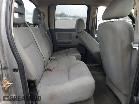 2006 Dodge Dakota ST z VIN 1D7HE28KX6S656473, wystawiony jako Copart lot #70187505 z przebiegiem 152 082 mil mil oraz Szkoda całkowita • Salvage title. Historia ofert i sprzedaży dostępna na DreamBid. Obrazek 10.