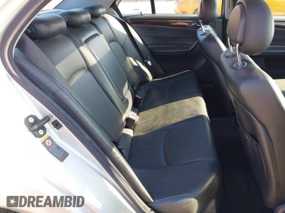 ✅ 2002 Mercedes-Benz C 230/260/280/320 • VIN: WDBRF64J02F236402 • Lot: 42837578. Wystawiony na IAAI z przebiegiem 268 944 mil. Bezpłatny archiwum sprzedaży aukcyjnych z USA i szczegółowy raport historii pojazdu na DreamBid. Zdjęcie 8.