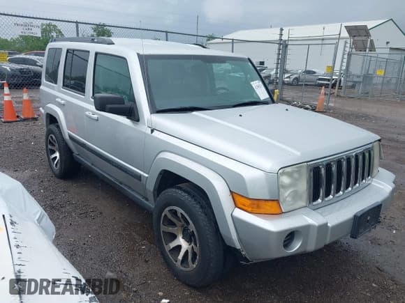✅ 2007 Jeep Commander Sport • VIN: 1J8HG48K57C632098 • Lot: 42300239. Wystawiony na IAAI z przebiegiem 311 738 mil. Bezpłatny archiwum sprzedaży aukcyjnych z USA i szczegółowy raport historii pojazdu na DreamBid. Zdjęcie 1.