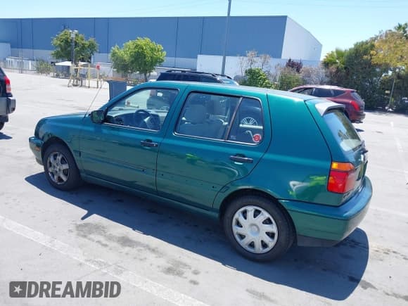 ✅ 1997 Volkswagen Golf • VIN: 3VWFB81H7VM002160 • Lot: 42643439. Wystawiony na IAAI z przebiegiem 78 259 mil. Bezpłatny archiwum sprzedaży aukcyjnych z USA i szczegółowy raport historii pojazdu na DreamBid. Zdjęcie 3.