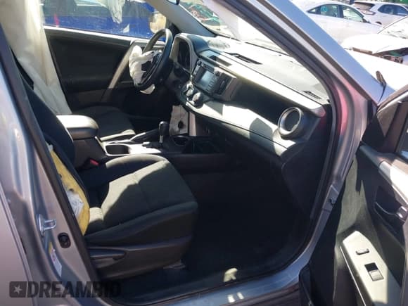 ✅ 2017 Toyota RAV4 LE • VIN: 2T3BFREV8HW567757 • Лот: 43492493. Опубликован ранее на IAAI с пробегом 131 999 миль. Бесплатный доступ к архиву аукционных продаж из США и подробный отчёт об истории автомобиля на DreamBid. Изображение 5.