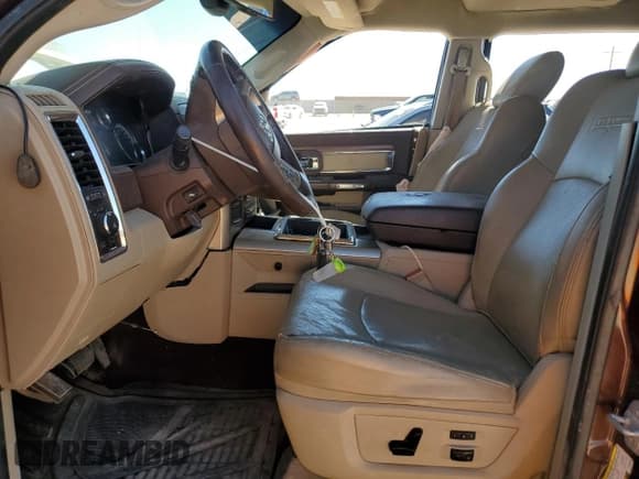 ✅ 2013 Ram 2500 Laramie • VIN: 3C6UR5NLXDG584309 • Lot: 44162735. Wystawiony na Copart z przebiegiem 182 309 mil. Bezpłatny archiwum sprzedaży aukcyjnych z USA i szczegółowy raport historii pojazdu na DreamBid. Zdjęcie 7.