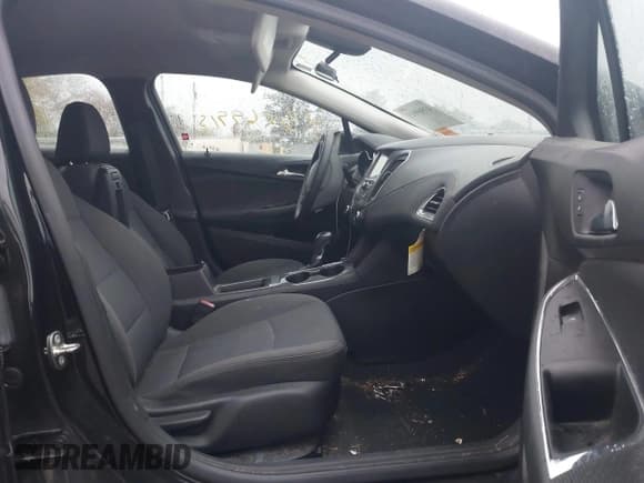 ✅ 2018 Chevrolet Cruze LT • VIN: 1G1BE5SM8J7234587 • Lot: 43569915. Wystawiony na IAAI z przebiegiem 72 947 mil. Bezpłatny archiwum sprzedaży aukcyjnych z USA i szczegółowy raport historii pojazdu na DreamBid. Zdjęcie 5.