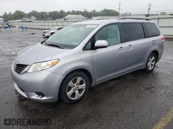 ✅ 2012 Toyota Sienna LE AAS • VIN: 5TDKK3DCXCS225522 • Lot: 61232135. Listed on Copart with 147,310 mi. Free auction sales archive from the USA and detailed vehicle history report at DreamBid. Image 1.
