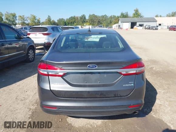 ✅ 2018 Ford Fusion SE • VIN: 3FA6P0LU6JR124351 • Lot: 43196507. Wystawiony na IAAI z przebiegiem 79 873 mil. Bezpłatny archiwum sprzedaży aukcyjnych z USA i szczegółowy raport historii pojazdu na DreamBid. Zdjęcie 17.