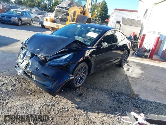 ✅ 2021 Tesla Model 3 Standard Range Plus • VIN: 5YJ3E1EA2MF907099 • Lot: 43425780. Wystawiony na IAAI z przebiegiem 57 770 mil. Bezpłatny archiwum sprzedaży aukcyjnych z USA i szczegółowy raport historii pojazdu na DreamBid. Zdjęcie 18.