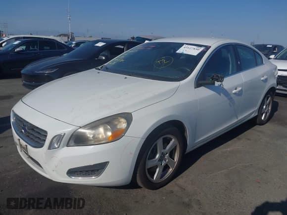 ✅ 2012 Volvo S60 T5 • VIN: YV1622FSXC2081732 • Lot: 43127850. Wystawiony na IAAI z przebiegiem 152 186 mil. Bezpłatny archiwum sprzedaży aukcyjnych z USA i szczegółowy raport historii pojazdu na DreamBid. Zdjęcie 2.