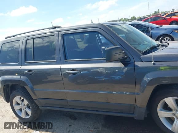 ✅ 2017 Jeep Patriot Latitude • VIN: 1C4NJPFB0HD103086 • Lot: 42812604. Listed on IAAI with 38,935 mi. Free auction sales archive from the USA and detailed vehicle history report at DreamBid. Image 13.