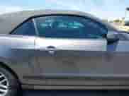 2014 Ford Mustang V6 с VIN 1ZVBP8EM1E5291808, выставлен на аукционе IAAI как лот 42353380 с пробегом 87 733 миль миль и . История ставок и продаж доступна на DreamBid. Изображение 14.