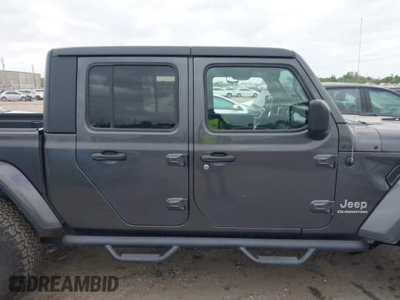 ✅ 2020 Jeep Gladiator Overland • VIN: 1C6HJTFG8LL166086 • Lot: 42016222. Listed on IAAI with 102,232 mi. Free auction sales archive from the USA and detailed vehicle history report at DreamBid. Image 13.