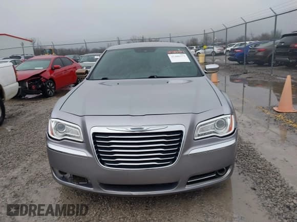 ✅ 2013 Chrysler 300 C • VIN: 2C3CCAET1DH647087 • Lot: 41480373. Listed on IAAI with 111,688 mi. Free auction sales archive from the USA and detailed vehicle history report at DreamBid. Image 12.