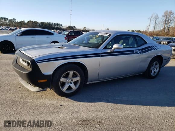 ✅ 2010 Dodge Challenger SE • VIN: 2B3CJ4DVXAH320643 • Lot: 88333635. Wystawiony na Copart z przebiegiem 104 804 mil. Bezpłatny archiwum sprzedaży aukcyjnych z USA i szczegółowy raport historii pojazdu na DreamBid. Zdjęcie 1.