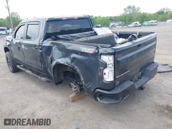 ✅ 2022 Chevrolet Silverado 1500 LT Trail Boss • VIN: 1GCPYFED8NZ149555 • Lot: 42168228. Wystawiony na IAAI z przebiegiem 59 653 mil. Bezpłatny archiwum sprzedaży aukcyjnych z USA i szczegółowy raport historii pojazdu na DreamBid. Zdjęcie 3.