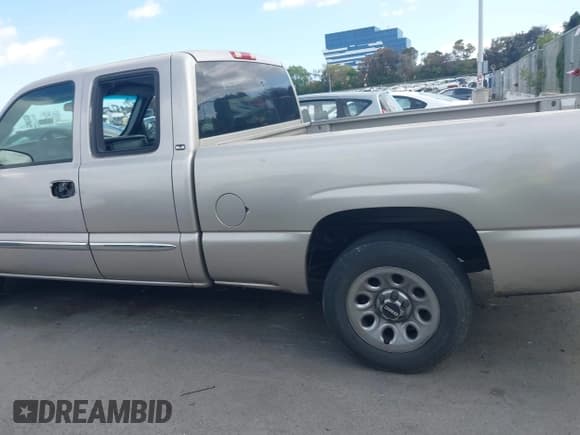 ✅ 2006 GMC Sierra 1500 SLE • VIN: 1GTEC19V06Z203217 • Лот: 42126788. Опубликован ранее на IAAI с пробегом 273 678 миль. Бесплатный доступ к архиву аукционных продаж из США и подробный отчёт об истории автомобиля на DreamBid. Изображение 13.