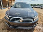 ✅ 2018 Volkswagen Passat SE • VIN: 1VWBA7A39JC010899 • Lot: 80434705. Wystawiony na Copart z przebiegiem 127 150 mil. Bezpłatny archiwum sprzedaży aukcyjnych z USA i szczegółowy raport historii pojazdu na DreamBid. Zdjęcie 5.