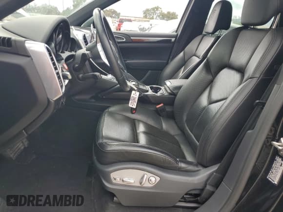 ✅ 2017 Porsche Cayenne • VIN: WP1AA2A25HKA84358 • Лот: 71681405. Опубликован ранее на Copart с пробегом 96 536 миль. Бесплатный доступ к архиву аукционных продаж из США и подробный отчёт об истории автомобиля на DreamBid. Изображение 7.