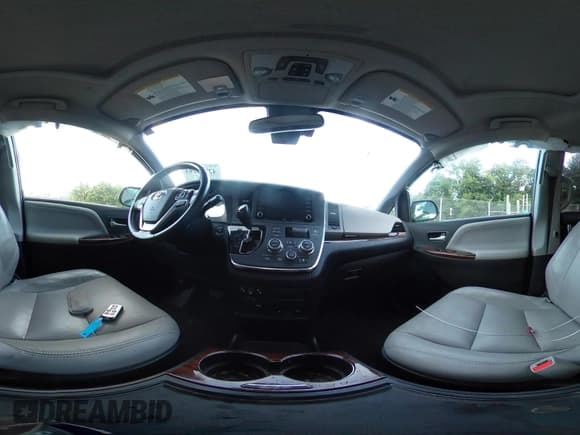 ✅ 2019 Toyota Sienna XLE • VIN: 5TDDZ3DC1KS211995 • Lot: 42763293. Listed on IAAI with 85,338 mi. Free auction sales archive from the USA and detailed vehicle history report at DreamBid. Image 22.