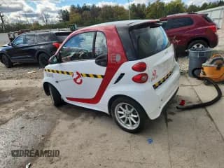 ✅ 2015 Smart fortwo Passion • VIN: WMEEJ9AA6FK834237 • Lot: 90071655. Wystawiony na Copart z przebiegiem Nie podano. Bezpłatny archiwum sprzedaży aukcyjnych z USA i szczegółowy raport historii pojazdu na DreamBid. Zdjęcie 2.