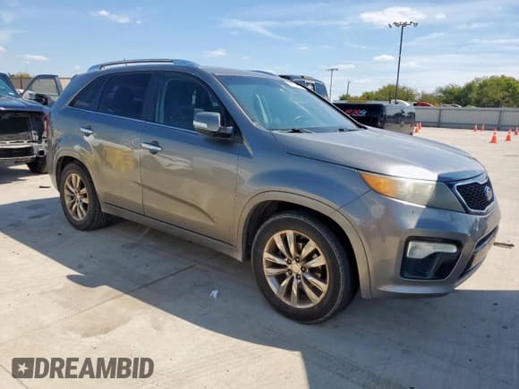 ✅ 2012 Kia Sorento SX • VIN: 5XYKW4A27CG201858 • Лот: 84754825. Опубликован ранее на Copart с пробегом 233 918 миль. Бесплатный доступ к архиву аукционных продаж из США и подробный отчёт об истории автомобиля на DreamBid. Изображение 4.