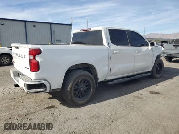 ✅ 2020 Chevrolet Silverado 1500 Custom • VIN: 1GCPWBEF2LZ144946 • Lot: 82609414. Wystawiony na Copart z przebiegiem 57 886 mil. Bezpłatny archiwum sprzedaży aukcyjnych z USA i szczegółowy raport historii pojazdu na DreamBid. Zdjęcie 3.