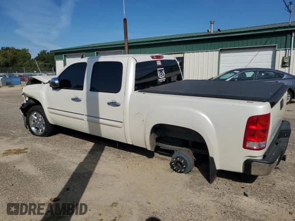 ✅ 2013 GMC Sierra 1500 SLT • VIN: 3GTP2WE77DG267994 • Lot: 81635265. Listed on Copart with 114,359 mi. Free auction sales archive from the USA and detailed vehicle history report at DreamBid. Image 2.